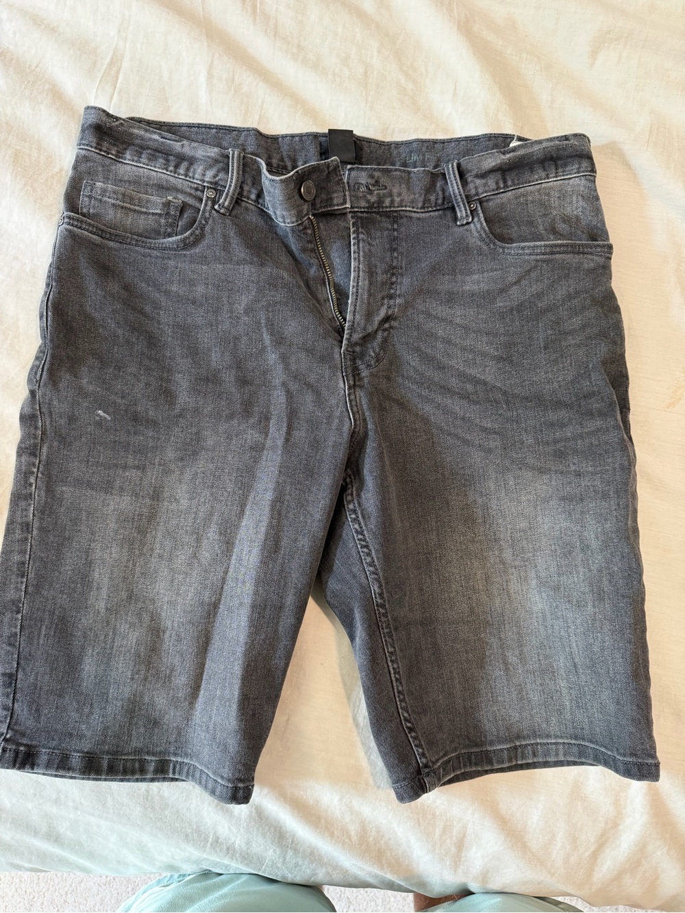 H&M Men's Gray Denim Shorts slim fit size 33